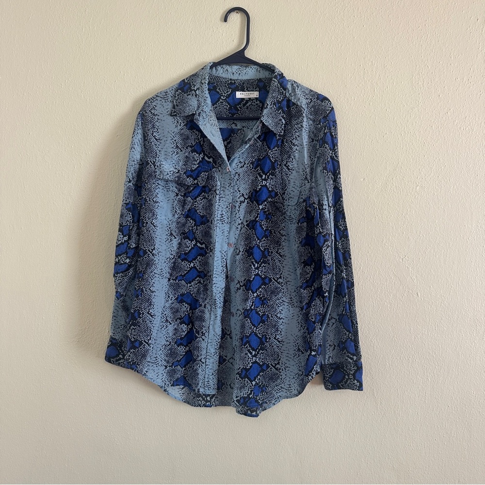 Equipment Femme Silk Patterned Button
Front Top
